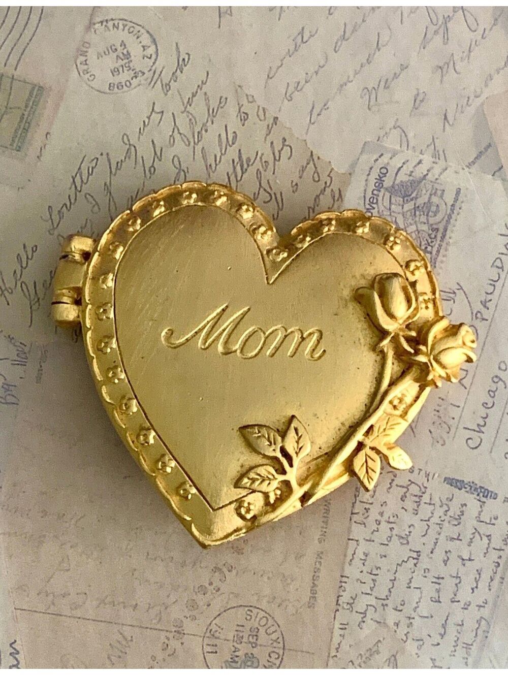 Vintage JJ Jonette Jewelry Mom Rose Heart Locket Photo Frame Secret Brooch Badge